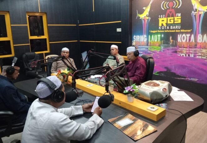 
 Kemenag Kotabaru Gandeng Kominfo Melalui Siraman Rohani Islam di LPPL Radio Gema Saijaan