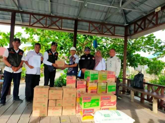 
 Bantuan Logistik Pemkab Banjar Untuk Warga Pesisir Terdampak ROB