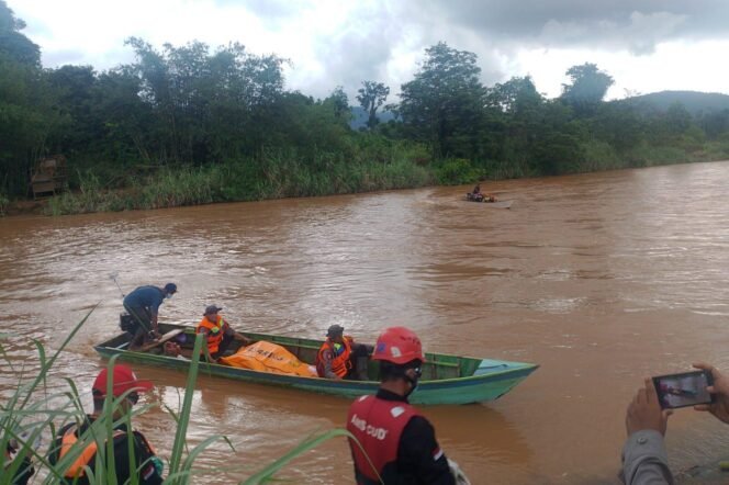 
 Tim SAR Gabungan Temukan Jasad Penambang Emas yang Tenggelam di Tanbu