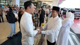 Momen Ketua Umum Partai Demokrat, Agus Harimurti Yudhoyono (AHY) melepas keberangkatan Bakal Calon Presiden (Bacapres) Koalisi Perubahan, Anies Baswedan untuk menunaikan Ibadah Haji 1444 H, di Bandara Soekarno-Hatta, Tangerang, Kamis (22/6/2023). Foto: istimewa