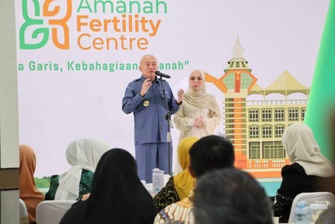 
 Gubernur Kalsel H. Muhidin meresmikan Amanah Fertility Centre, klinik bayi tabung (In Vitro Fertilization/IVF) pertama di Banua, di Aula Lantai 12 RS Amanah Medical Center (AMC) Banjarmasin, Sabtu (22/11/2025). Foto: MC Kalsel