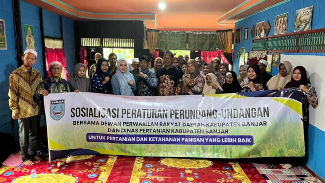 
 Distan dan Komisi II DPRD Banjar Gelar Sosialisasi Perundang-Undangan Pertanian Berkelanjutan di Sungai Tuan Ilir