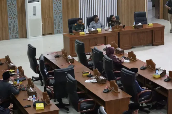 
 Rapat Paripurna DPRD Banjar Bahas Raperda Inisiatif dan Propemperda 2026, TNI Tegaskan Komitmen Dukungan Pembangunan Daerah