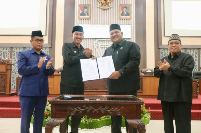 
 DPRD Banjar Sampaikan Pemandangan Umum Fraksi terhadap Empat Raperda Strategis