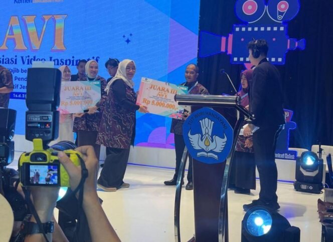 
 Kisah Perjuangan Siswa Bawa SMP Terbuka Sungai Pinang Raih Juara 3 Video Inspiratif Nasional
