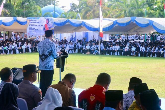 
 Bupati Banjar: Guru Ujung Tombak Kemajuan Bangsa, Komitmen Wajib Belajar 13 Tahun Ditegaskan