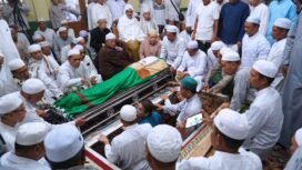 Prosesi pemakaman almarhum Abuya KH Muhammad Syukri Unus, di Antasan Senor, Martapura Timur, Banjar, Senin (8/12/2025) sore. Foto: RSB