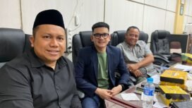 Wakil Ketua Komisi II DPRD Banjar, Rahmat Saleh (kiri). Foto: Syahrizal/KBK