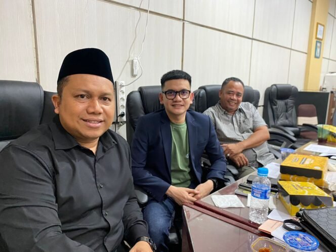 
 Wakil Ketua Komisi II DPRD Banjar, Rahmat Saleh (kiri). Foto: Syahrizal/KBK