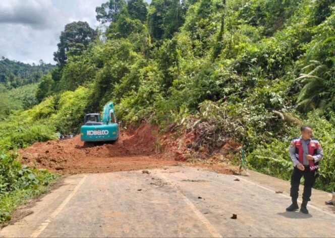 
 Pemprov Kalsel Langsun Tangani Longsor di Jalan Bypass Banjarbaru-Batulicin