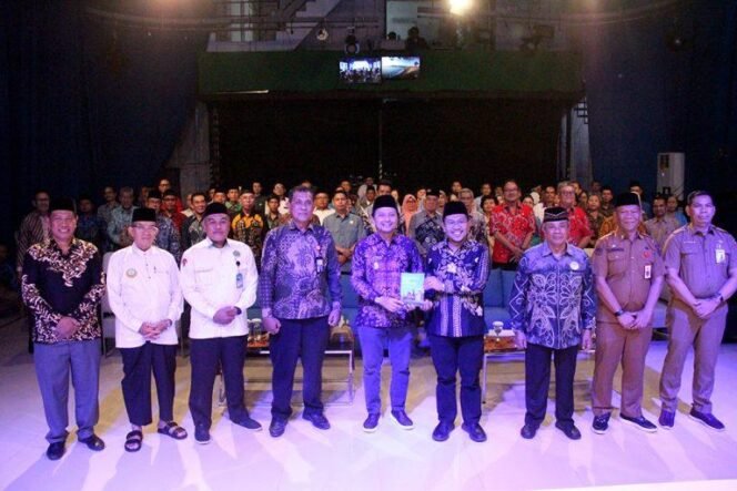 
 Refleksi Akhir Tahun Kalsel: Wagub Hasnuryadi Ajak Masyarakat Jaga Kerukunan sebagai Kekuatan Utama