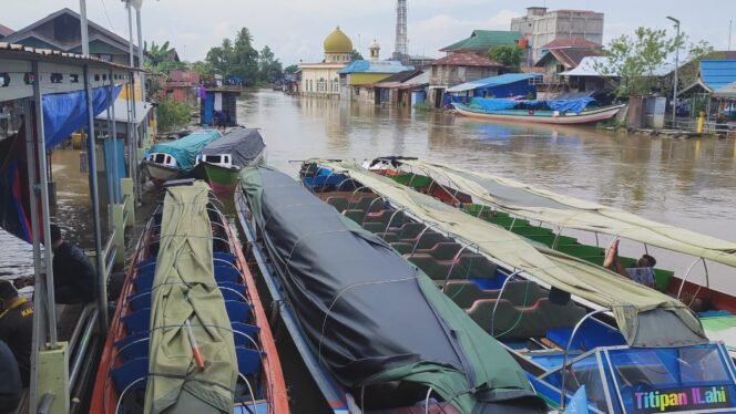 
 Kapal Jemaah Momen 5 Rajab Mulai Sandar di Martapura. Foto: Ofal