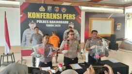 Kapolres Banjarbaru AKBP Pius X Febry Aceng Loda saat konferensi pers di Mapolres pada Selasa (2/12/2025).