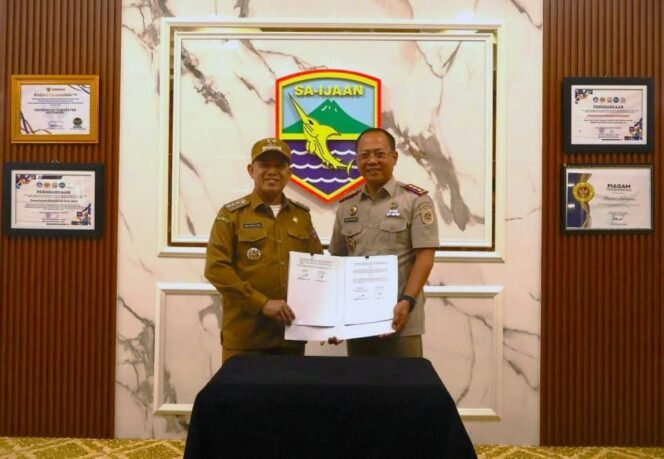 
 Dukung Akses ke Wilayah Sulit, Pemkab Kotabaru Hibahkan Hilux untuk Kantor Pertanahan