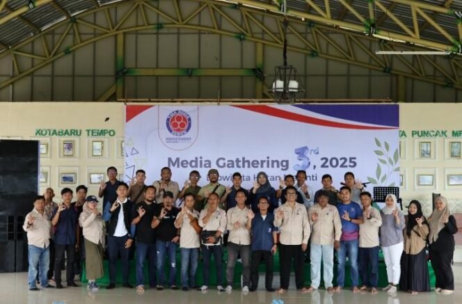 
 Indocement Tarjun dan Wartawan Kotabaru Galang Donasi untuk Korban Bencana Sumatra