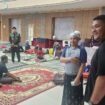 Ketua DPRD Banjar, H Agus Maulana, saat memantau jemaah yang menginap di gedung dewan, di Martapura, Kamis (25/12/2025) malam.  