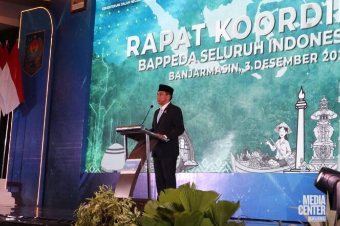 
 Wamendagri Akhmad Wiyagus dalam Rakor Bappeda se-Indonesia di Banjarmasin, Rabu (3/11/2025). Foto: MC Kalsel