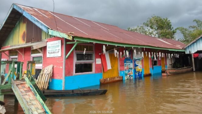 
 Banjir Rendam Sekolah, Disdik Banjar Terapkan Pembelajaran Jarak Jauh