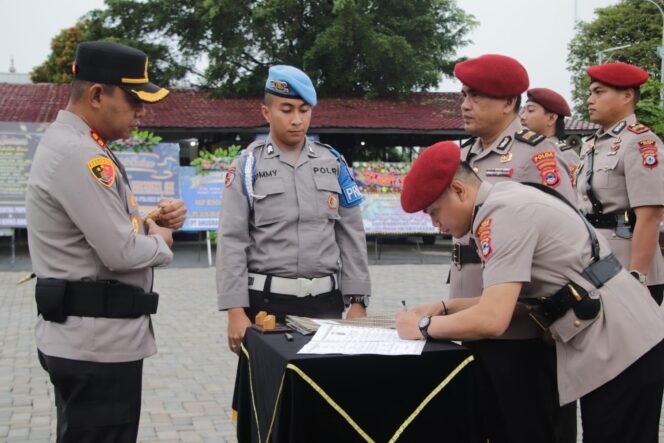 
 Delapan Pejabat Utama Polres Banjar Berganti