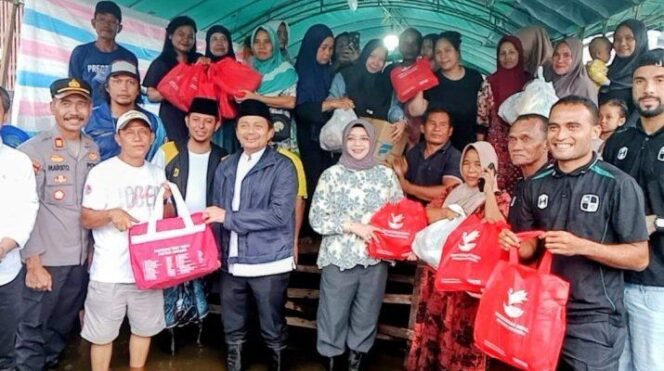 
 Wagub Kalsel Tinjau dan Salurkan Bantuan Logistik bagi Warga Terdampak Banjir
