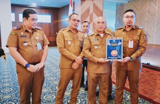 
 Pemkab Kotabaru Beri Apresiasi Lima SKPD Berkinerja Terbaik Tahun 2025