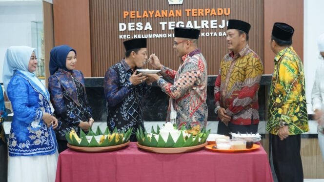 
 Wakil Bupati Kotabaru Resmikan Kantor Desa Tegalrejo