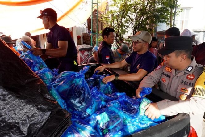
 Pemkab Banjar Salurkan 918 Paket Bantuan untuk Warga Terdampak Banjir di Pesayangan dan Melayu Ilir
