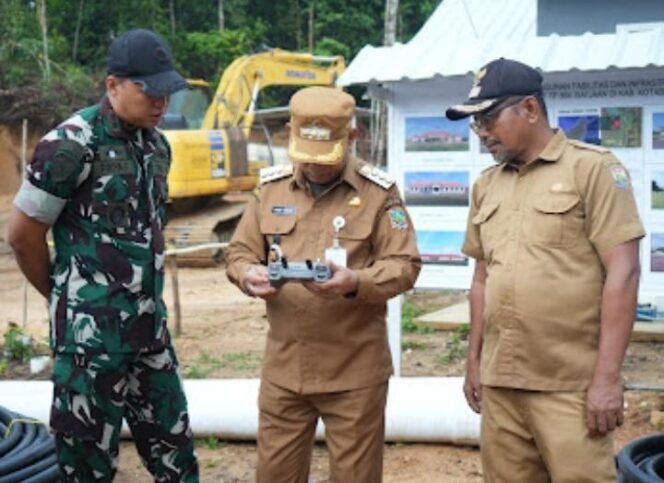 
 Bupati Kotabaru Tinjau Progres Pembangunan Yonif TP 884/Sa-Ijaan di Desa Selaru