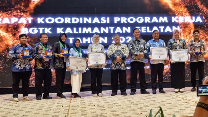 
 Komitmen Gubernur Kalsel Berbuah Empat Penghargaan Pendidikan dari Kemendikdasmen