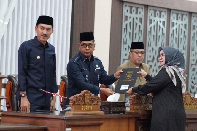 
 DPRD Banjar Setujui Raperda Pengelolaan Sampah, Perkuat Tata Kelola Lingkungan