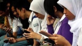Disdikbud Kalsel Tegas Batasi Penggunaan Smartphone di Sekolah.