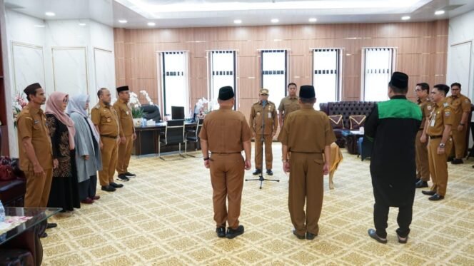 
 Bupati Kotabaru Resmi Lantik Pejabat Pimpinan Tinggi Pratama dan Administrator