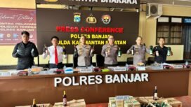 Polres Banjar gelar konferensi pers pengungkapann peredaran narkoba dan miras menjelang bulan suci Ramadan, Senin (16/2/2026). Foto: Hendra