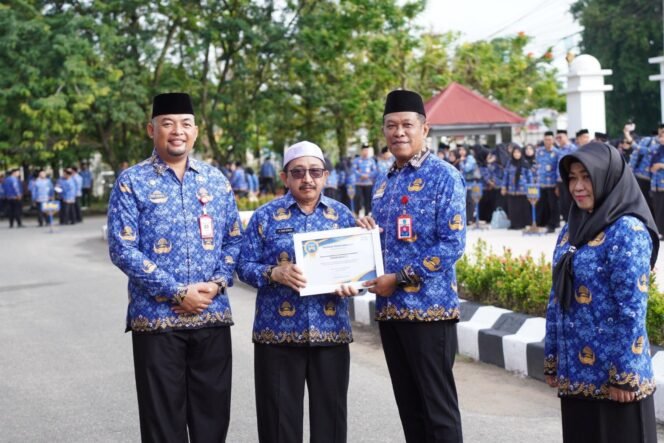 
 Pemkab Banjar Anugerahkan Penghargaan Brigade Informasi Daerah 2025, DPKP Raih Juara I Kategori SKPD