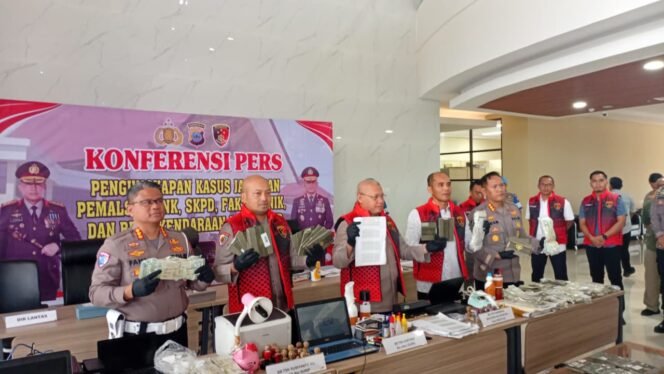 
 Polda Kalsel Ungkap Jaringan Besar Pemalsuan Surat Kendaraan Bermotor Lintas Provinsi