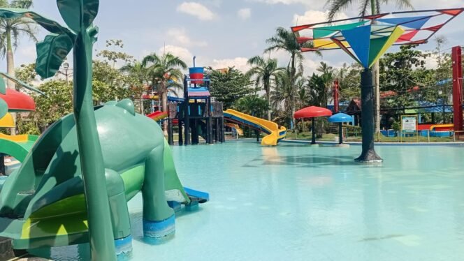 
 Waterboom Pesona Modern Hadirkan Promo Bukber: Gratis Masuk dan Akses Renang