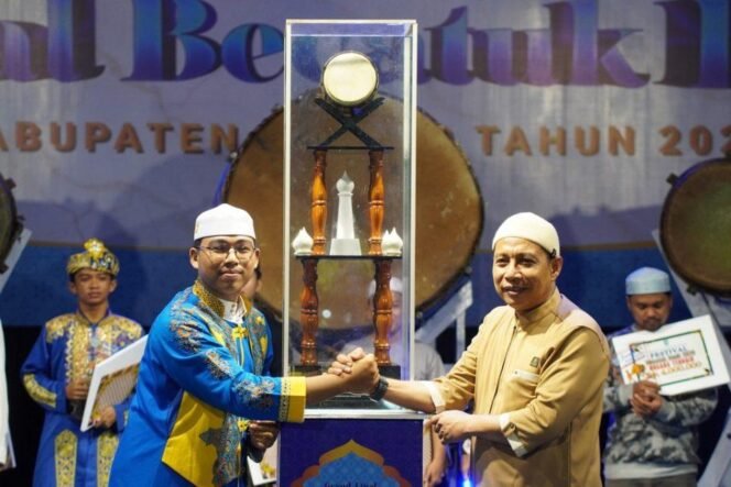 
 Grup Tarbiatul Aulad Juara Festival Becatuk Dauh 2026 di Martapura