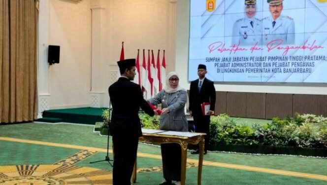 
 Wali Kota Banjarbaru Lantik Tiga Kepala Dinas dan 109 Pejabat Lainnya