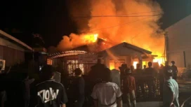 Kebakaran tiga rumah di Tanah Grogot (Foto : Humas Polres Paser)