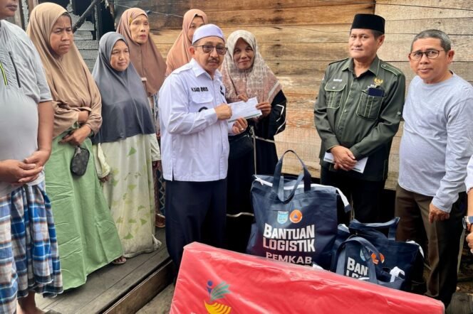 
 Pemkab Banjar Salurkan Bantuan untuk Korban Kebakaran di Pekauman Martapura Timur