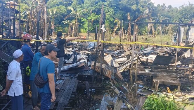 
 Kebakaran Dini Hari Hanguskan Permukiman Warga di Mataraman