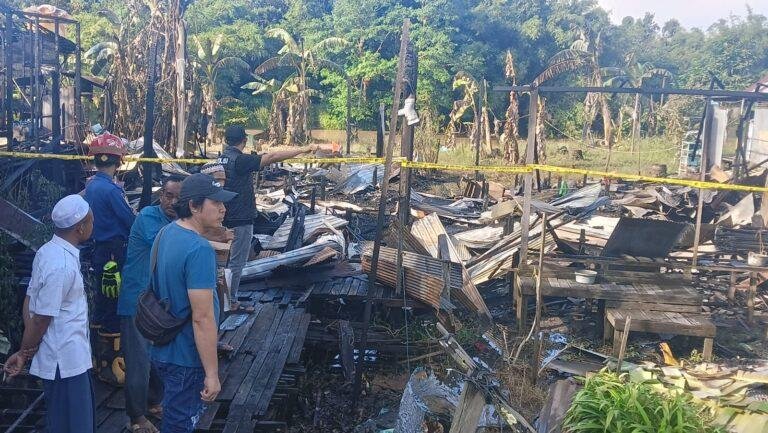 Kebakaran Dini Hari Hanguskan Permukiman Warga di Mataraman