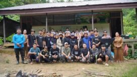 Kegiatan Ekspedisi Gerakan Buku Meratus pertama di SDK Sing-Singan Anak Desa Mamigang Kecamatan Halong Kabupaten Balangan (foto: Dokumentasi GBM)