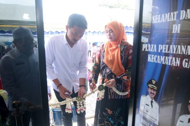 
 Bupati Banjar Saidi Mansyur resmikan Plaza Pelayanan Publik Kecamatan Gambut, Rabu (21/9/2022) . foto: RSB