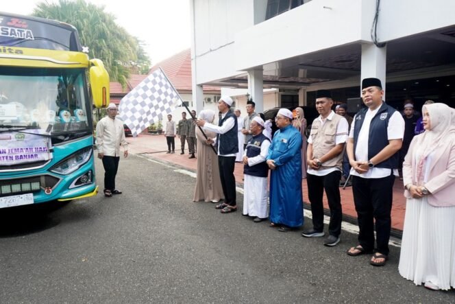 
 360 Jemaah Haji Kabupaten Banjar Dilepas ke Kloter 02 Embarkasi Banjarmasin