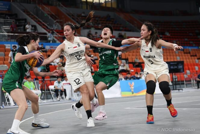 
 Timnas basket 3x3 putri Indonesia memastikan langkah ke babak 16 besar Asian Beach Games 2026 setelah menempati posisi kedua klasemen akhir Grup C. foto:infopublik