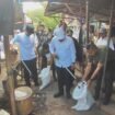 Menteri Lingkungan Hidup, Hanif Faisol Nurofiq turun langsung dalam Aksi Bersih-bersih di Lingkungan Pasar Batuah Martapura KabuPaten banjar Kalimantan Selatan. Foto: Ricek.ID