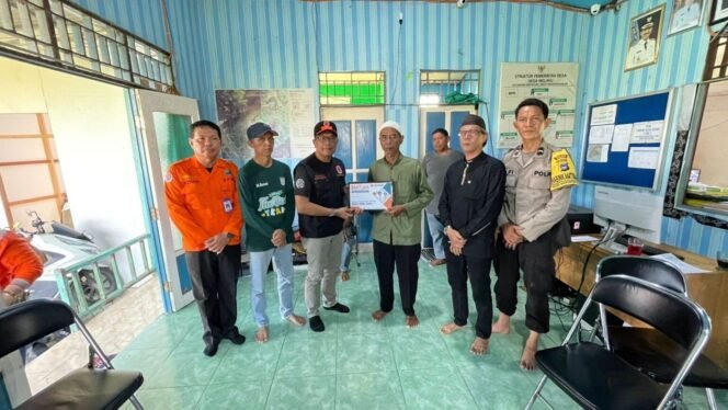 
 Warga terdampak Puting Beliung di Martapura Timur Terima Bantuan