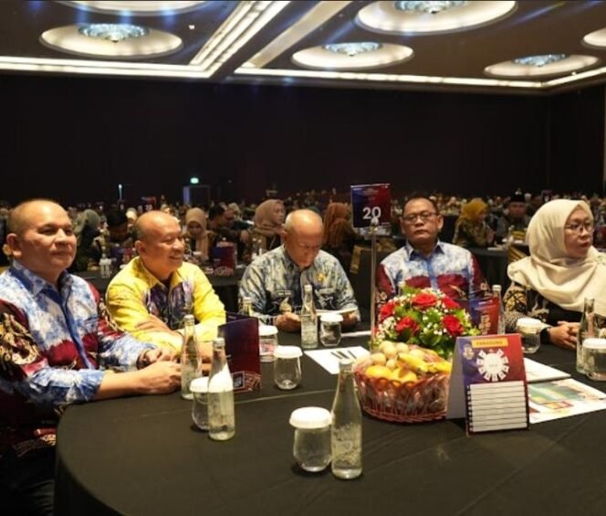 
 Bupati dan BUMD Kotabaru Sabet Penghargaan Top BUMD Awards