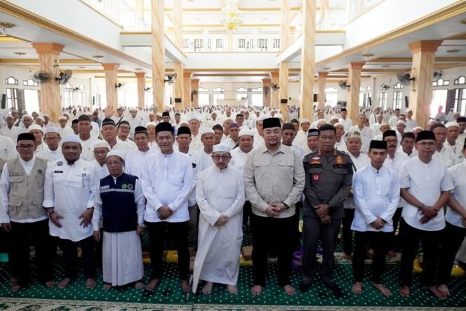 
 Sesi Foto Bersama saat Pelepasan Jemaah Kabupaten Banjar tahun 2026.